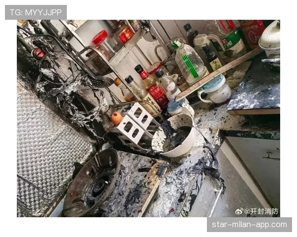 王昶家的冰箱里塞满了能量饮料，但厨房灶台从来没开过火