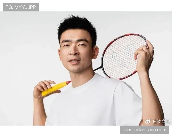 郑思维训练完顺手拎了杯奶茶，这自律人设是不是有点绷不住了？